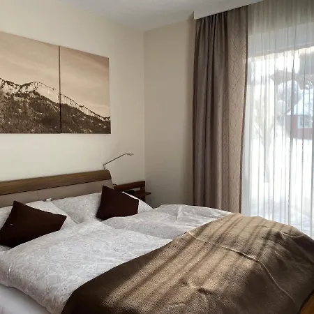 斯坦普拉提公寓 * 瓦德林