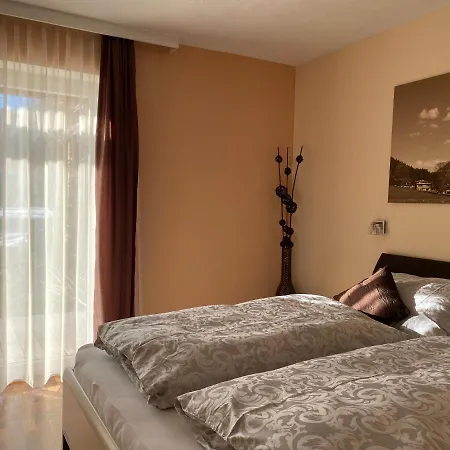 Steinplatte Apartment