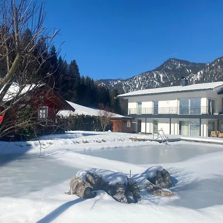 斯坦普拉提公寓 * 瓦德林